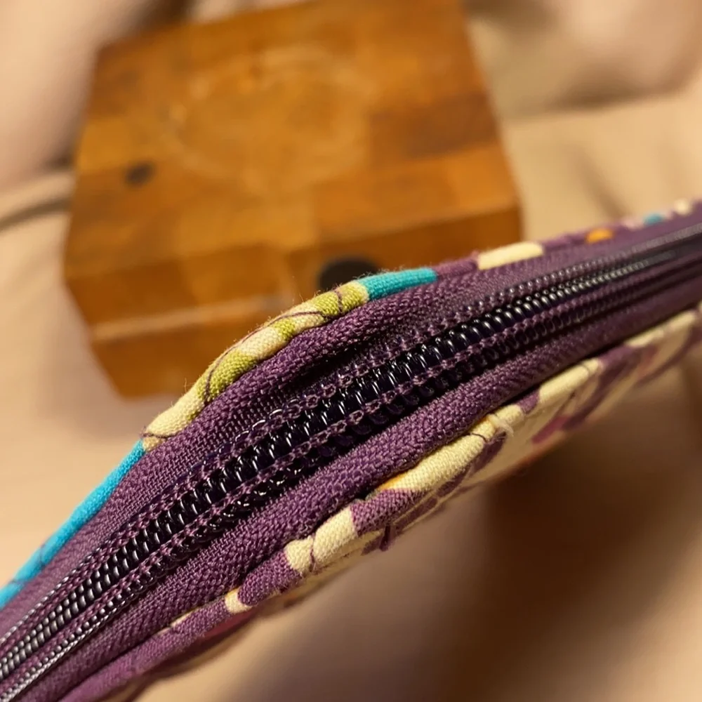 Vera Bradley graphic/flower pattern wallet - Picture 7 of 16